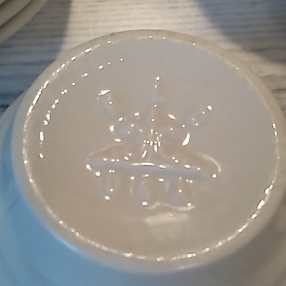 Vintage Homer Laughlin cup saucers - Picture 4 of 4